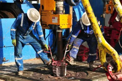 Guide to Oil Rig Jobs: Starting Your Career on the Rig