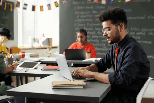 Associate’s Degree Jobs: Careers That Pay Off Without a Bachelor’s