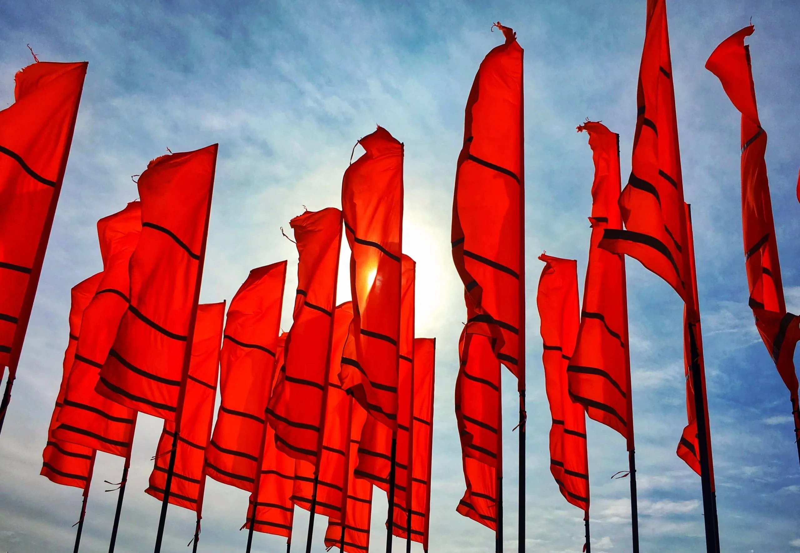 Job Posting Red Flags: Buzzwords, Salary Ranges, and Bad PerksFeatured Image